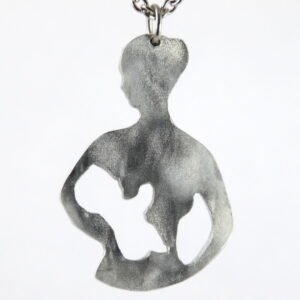 Pendentif Maman & Bébé en aluminium sur chaîne acier inox.