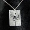 Pendentif fleur pissenlit en aluminium sur chaîne acier inoxydable.