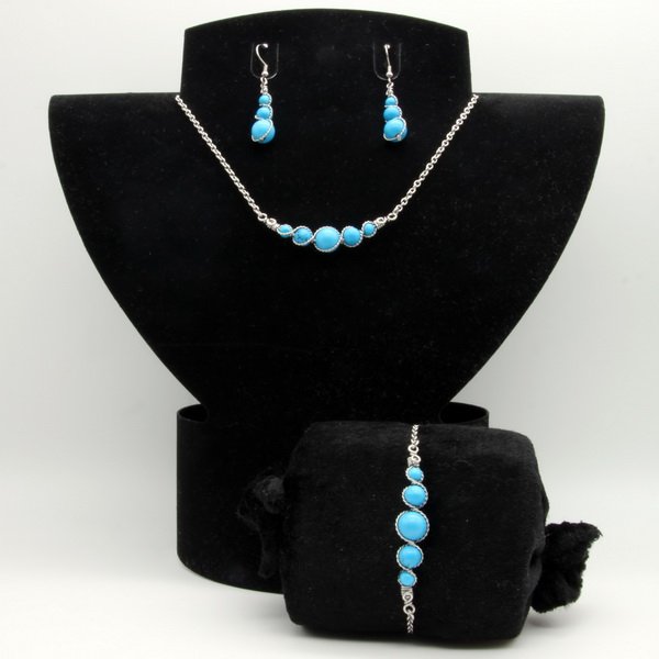 Parure : boucles d’oreilles / bracelet / collier Perles de Turquoise.