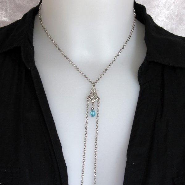 Bijoux pour seins sans piercing. Collier chaîne de seins perle de cristal de bohème bleue et hématite argent.