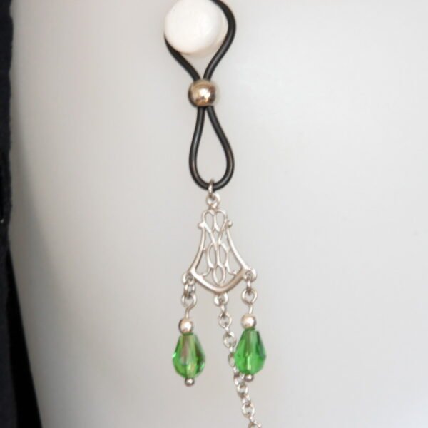 Bijoux pour seins sans piercing. Collier chaîne de seins perle de cristal de bohème Verte et hématite argent.