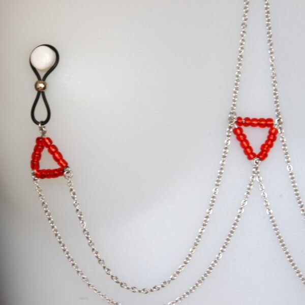 Bijoux pour seins sans piercing. Collier chaîne de seins 6 triangles perlés Rouge.