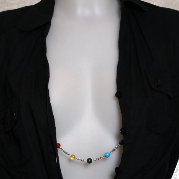 Bijoux pour seins sans piercing, Chaine grande maille, perlée 7 chakras perle de pierre fine 8mm.