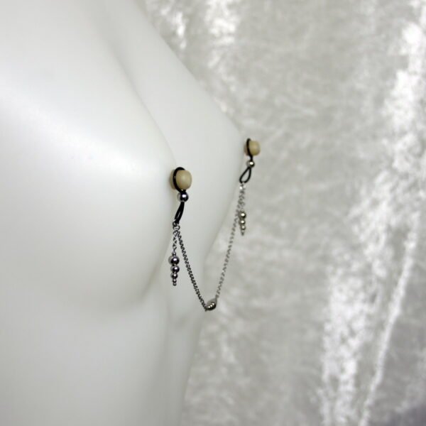 Bijoux pour seins sans piercing, Chaine maille moyenne, perlée avec pendants en perles d'acier inoxydable.
