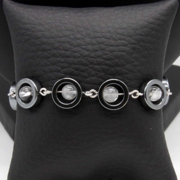 Bracelet perlé perles donut Hématite et perles Cristal de roche.
