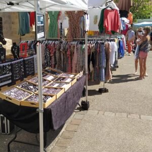 Stand un Bijou par Amour sur le marché commun de Wissant