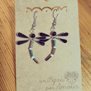 Boucles d’oreilles Libellule noire perles noires et blanches