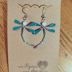 Boucles d’oreilles Libellule bleu turquoise perles bleues et blanches